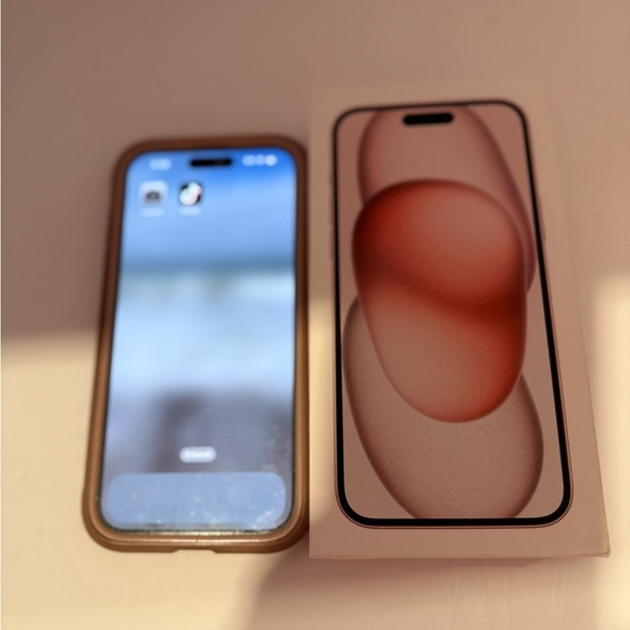iPhone 15 Plus 128 GB Pink With TikTok App - Picture 3 of 3
